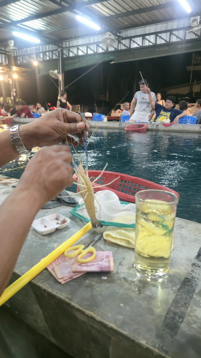 backjack75926's tweet photo. คืนนี้เปลี่ยนบรรยากาศมาตกกุ้งบ้าง#จันทบุรี https://t.co/XIOI9rSgP7