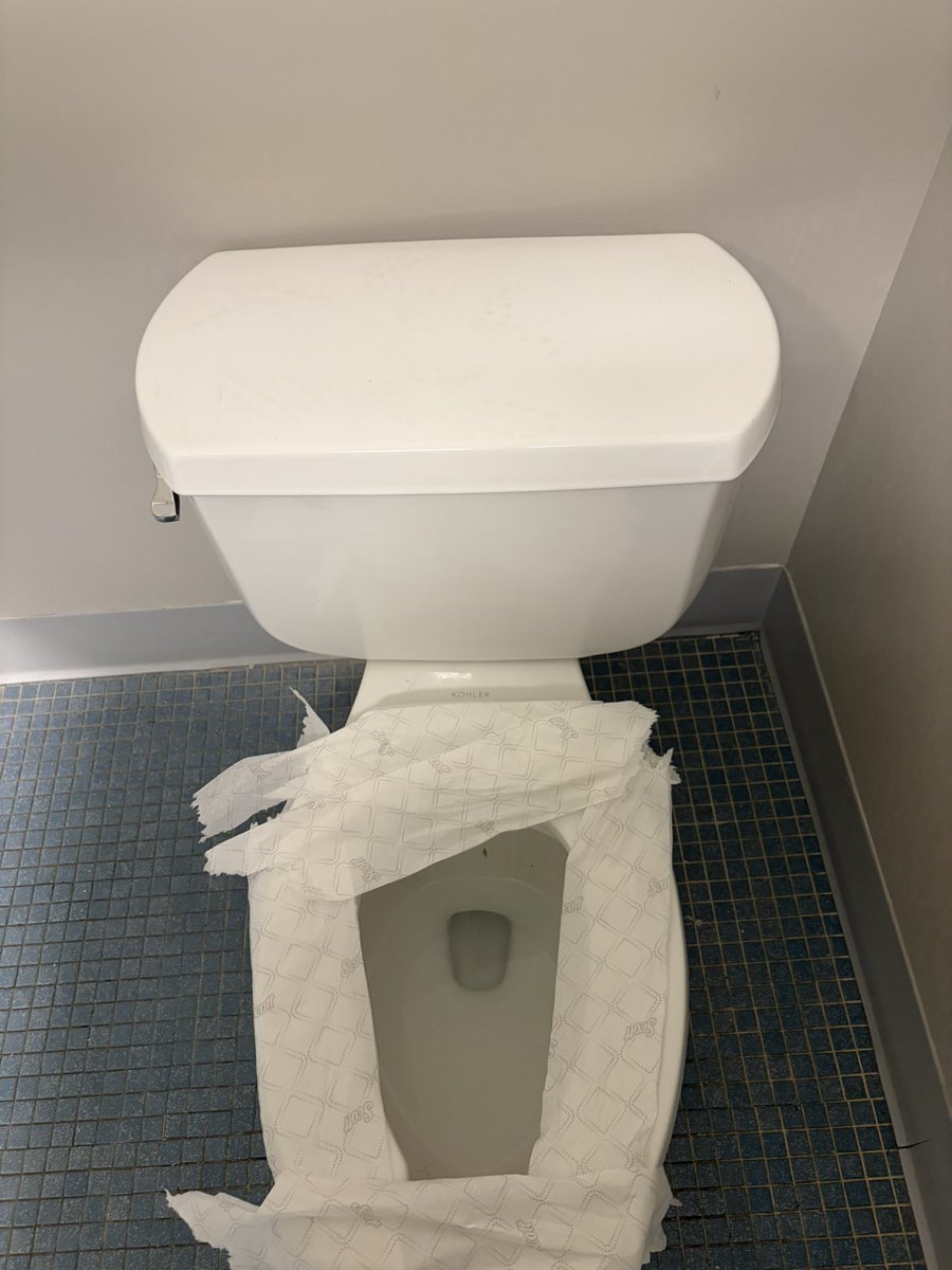 pledgemaster99's tweet photo. Grown ass man don’t give a fuck, I’m not getting HIV #pottytrained https://t.co/LKd6m57W9V