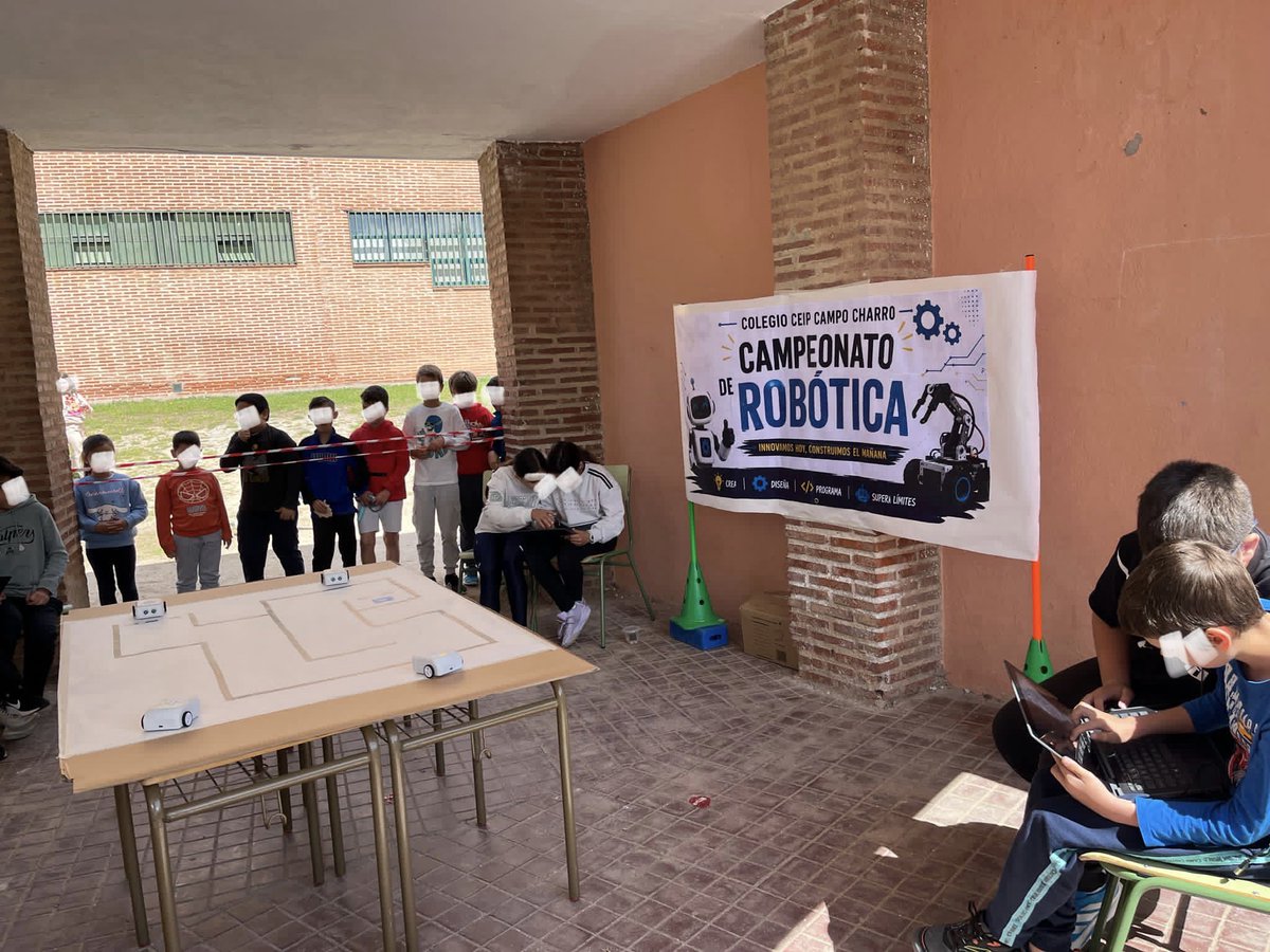 ceipcampocharro's tweet photo. Inmersos en nuestro #CampeonatodeRobótica  🤖 🧑‍💻 ¡Qué nervios! 🤩🤩#LenguajeComputacional #Robótica #CompetenciaDigital #CompeticiónSana #Convivencia #PatiosDiferentes #RecreosDivertidos #somoscampocharro #creandopiña https://t.co/Sv19hf6Czi