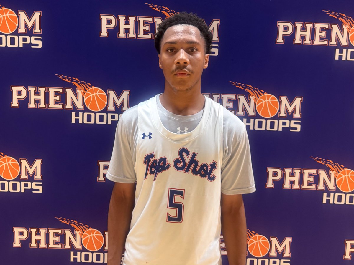 Phenom_Hoops's tweet photo. Top Shot UA Grind CLT Brings High-Level Talent to Rock Hill LIVE #PhenomRockHillLive #PhenomHoops 

A roster full of college-level players: https://t.co/0bfDuLpb8U