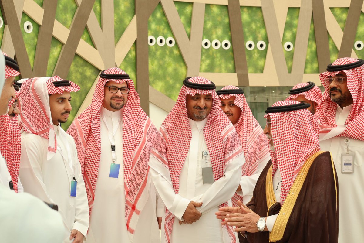 RawafedFintech's tweet photo. من قلب الحدث 🚀
انطلق اليوم الأول من معرض روافد فنتك بحضور معالي رئيس جامعة الإمام محمد بن سعود الإسلامية.
حيث يلتقي الابتكار بمستقبل التقنية المالية.

#روافد_فنتك
#حيث_تلتقي_المالية_بالتقنية https://t.co/U6kbA54eY8
