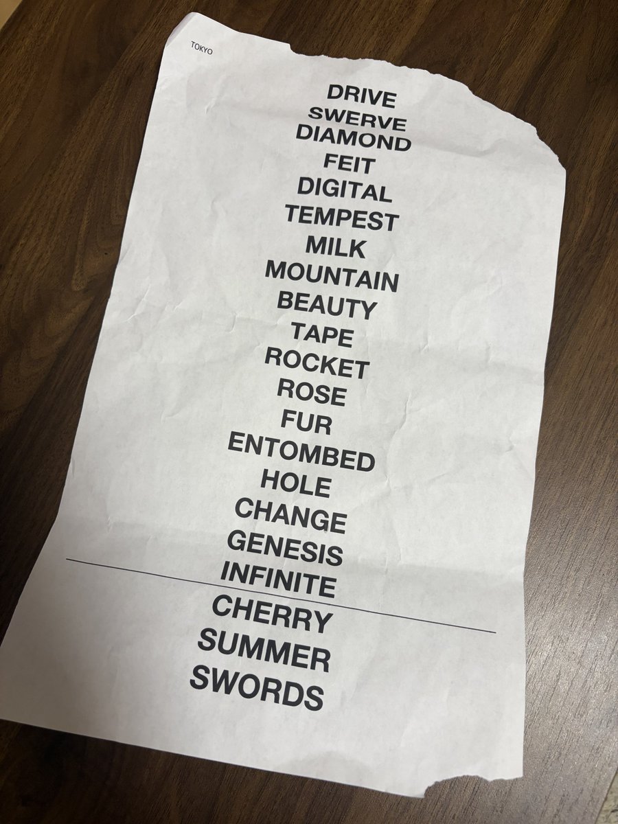 lickgallagher's tweet photo. ついにdeftonesを観ることができて感無量
しかも最前列で
セトリも自分好みの曲ばかりで最高だった
これ以上いいライブがなければ今年のベストライブ https://t.co/KANIa6uUZH