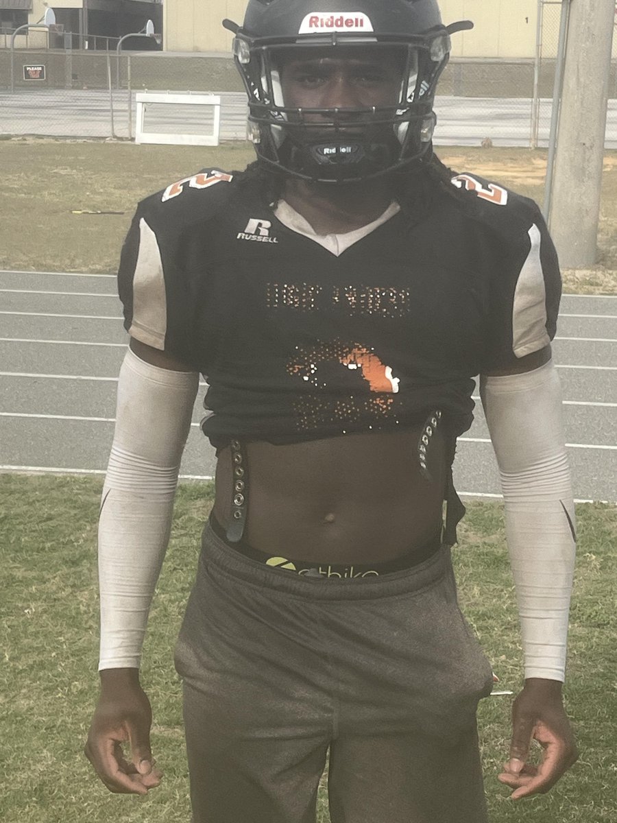 CountyPolk's tweet photo. ..Jersey Lighten looks like an NFL tackle at 6'7 310. Daniel Rivera could be his twin at 6'5 305. The #1 RB duo in the area Kamari Smith and Nashid Jenkins will have massive holes to run through. '29 QB Kingston Loydd is wise beyond his age. I see 3K passing yards in his future https://t.co/8PTjcWI1Sp
