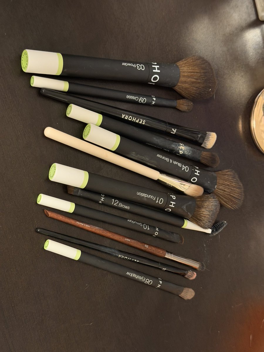 Thanatop.makeupb tweet media