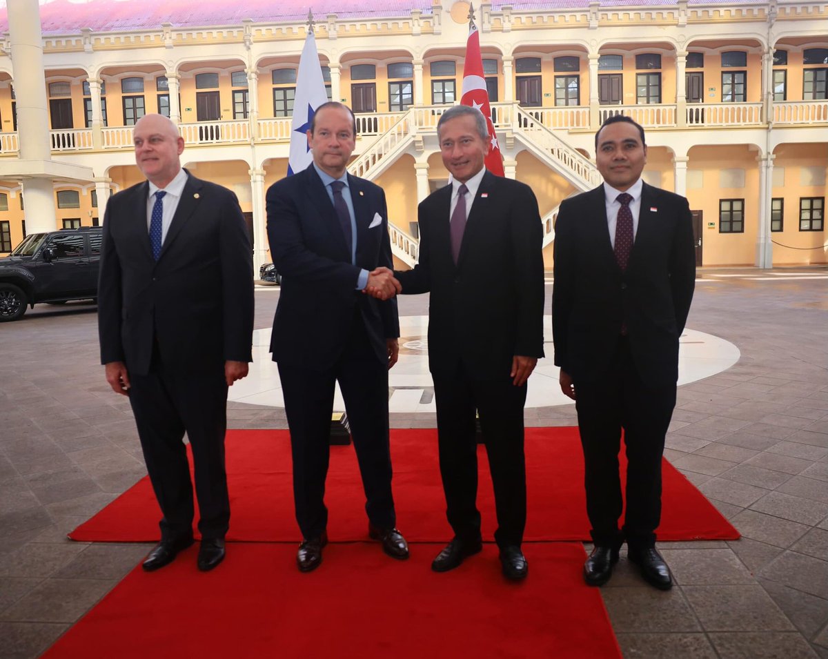 embpanamasgp's tweet photo. El ministro de Asuntos Exteriores de Singapur, S.E. Dr.  Vivian Balakrishnan, llegó al Palacio Bolívar para una reunión bilateral con el ministro de Relaciones Exteriores de Panamá, S.E. Javier Eduardo Martínez-Acha Vásquez. https://t.co/29G3lJR9rW