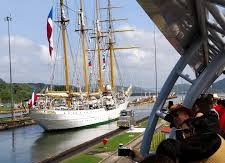 Off_Valpo's tweet photo. https://t.co/e5CQ15pwa1 Buque Escuela #Esmeralda 🇨🇱(CL) cruzó el @canaldePanama 🇵🇦(PA) rumbo al #Caribe en su LXX #crucero_de_instrucción 2026 y reporta viento del @NorWeste 12 Nd (22 km/h) pres. atm. 1009 hPa temp. 29°C

🌎 mapa @MarineTraffic 

📷 fotos https://t.co/ImSFU51oTI https://t.co/bmLhYpAMJp