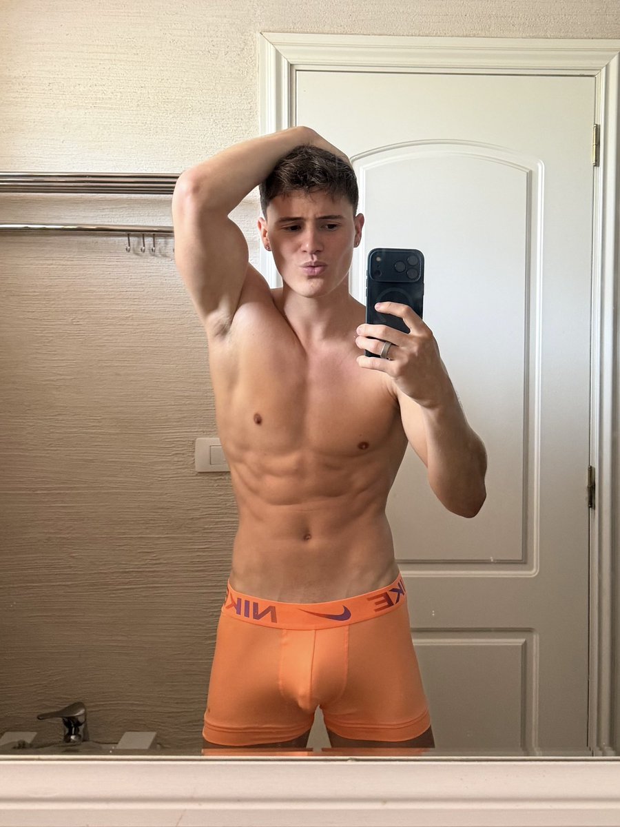 RomanVegasX's tweet photo. Any thoughts?🧡 https://t.co/K1Ug9VUCAk