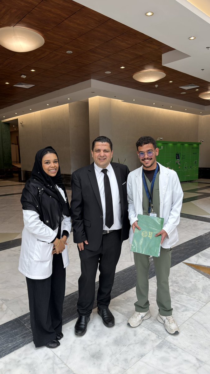 l6el_'s tweet photo. الحمد لله،
تم تكريمي اليوم من قبل عميد كلية الصيدلة البروف عبدالكريم البكيري، لحصولي على أعلى درجة في اختبار الـ Progress Test لطلاب السنة الأولى في كلية الصيدلة. 

هذا التكريم يمثل لي دافعًا كبيرًا للاستمرار في بذل الجهد و الاجتهاد خلال المراحل القادمة.  
#IKAPH https://t.co/an2cwp33qt