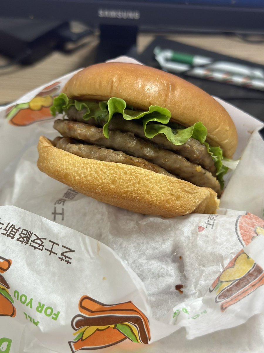 TheQiCheng's tweet photo. 🍔🍔🍔🍔🍔 https://t.co/QqGpdN9xZj