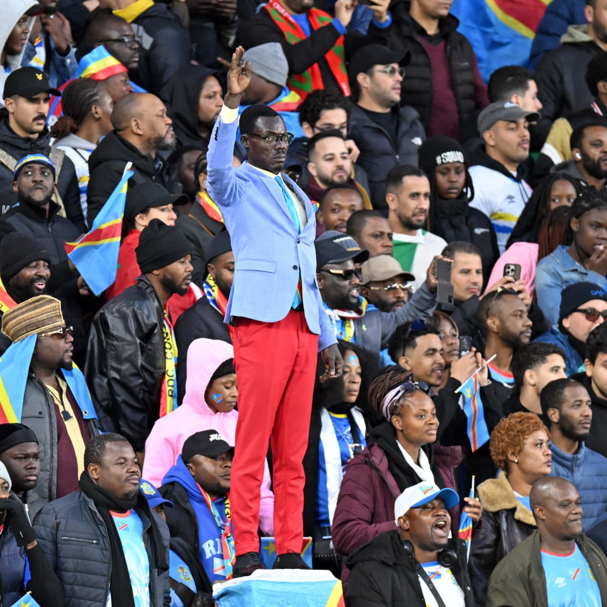 _BeFootball's tweet photo. 🚨 C’EST ÉNORME : “LUMUMBA” FERA PARTIE DE LA DÉLÉGATION DE LA RD CONGO 🇨🇩 AU MONDIAL !!!!! 🏆🌎

C’EST DEVENU UN MONUMENT au pays !!! 🤩

À la demande des joueurs, la fédération va PRENDRE EN CHARGE son voyage : vols, hébergement, restauration, billets des matches, dépenses courantes… 💰 

Il dispose également d’un visa GARANTI. ✅ 

Ça va être GRANDIOSE. 🇨🇩 

(@MickyJnr__)