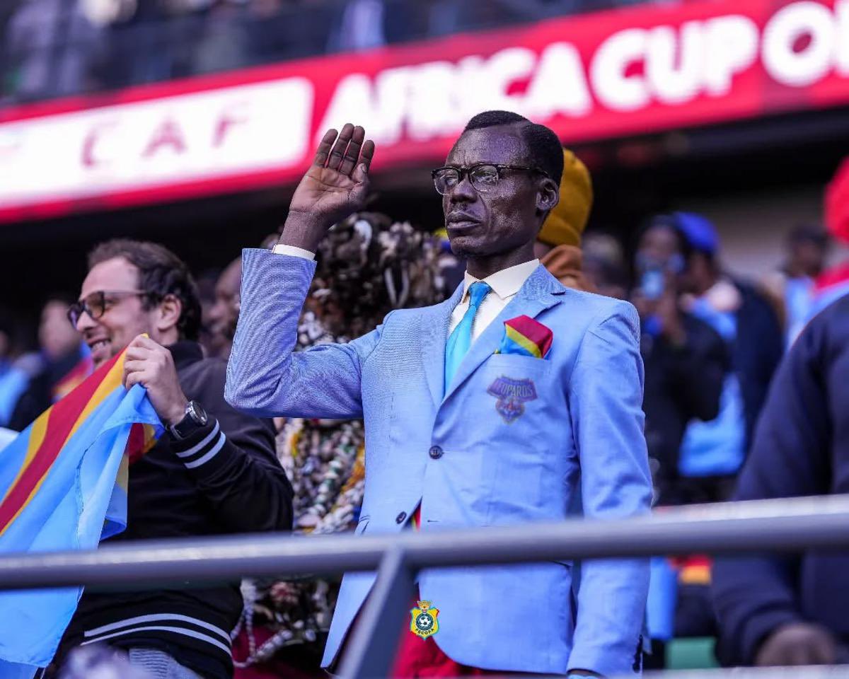 _BeFootball's tweet photo. 🚨 C’EST ÉNORME : “LUMUMBA” FERA PARTIE DE LA DÉLÉGATION DE LA RD CONGO 🇨🇩 AU MONDIAL !!!!! 🏆🌎

C’EST DEVENU UN MONUMENT au pays !!! 🤩

À la demande des joueurs, la fédération va PRENDRE EN CHARGE son voyage : vols, hébergement, restauration, billets des matches, dépenses courantes… 💰 

Il dispose également d’un visa GARANTI. ✅ 

Ça va être GRANDIOSE. 🇨🇩 

(@MickyJnr__)