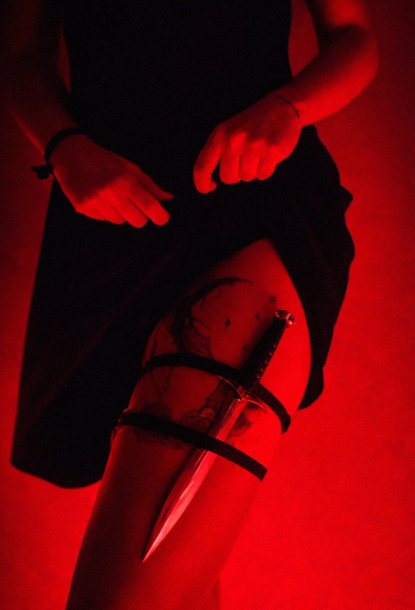 House0fSyn's tweet photo. tattooed thighs + sharp knives>>> https://t.co/nCi2uhu9WX