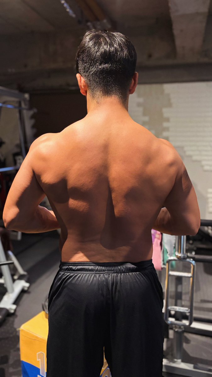 BuffaHiroki's tweet photo. 背中トレ💪 https://t.co/yWuXRbYUMR