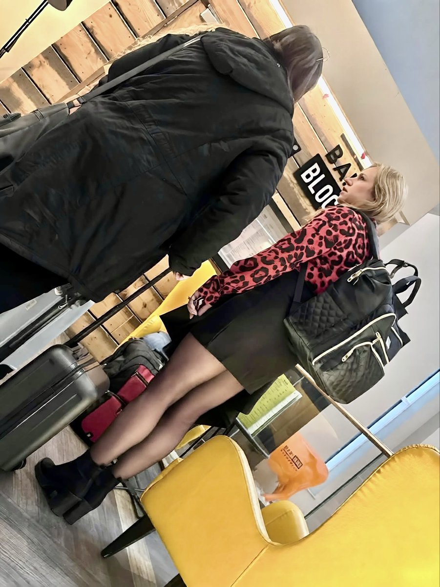 jonbarleycorn63's tweet photo. Candid tights https://t.co/MlPNpYid4P