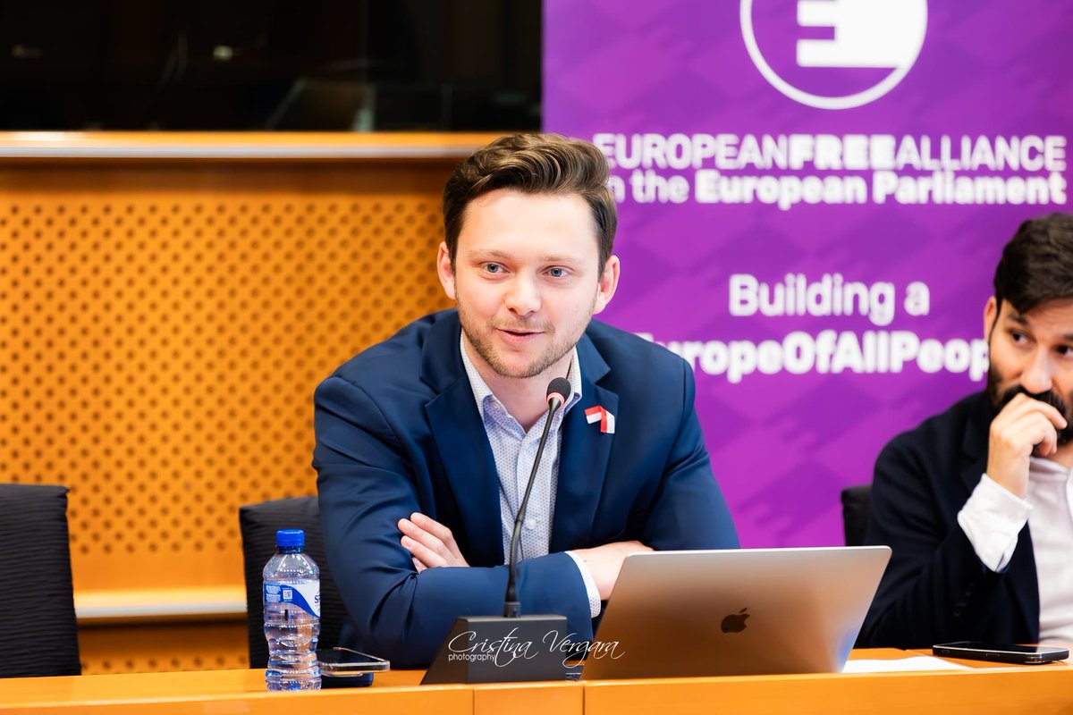 HelfrichMaxence's tweet photo. Le droit à l’autodétermination reste notre combat premier pour l’ensemble des peuples représentés aujourd’hui, qu’ils viennent du #quebec , d’#Europe ou d’ailleurs.

#alsace @UnserLand @ULMulhouse @RetPS @EFA_Youth https://t.co/wFF3mblqm8
