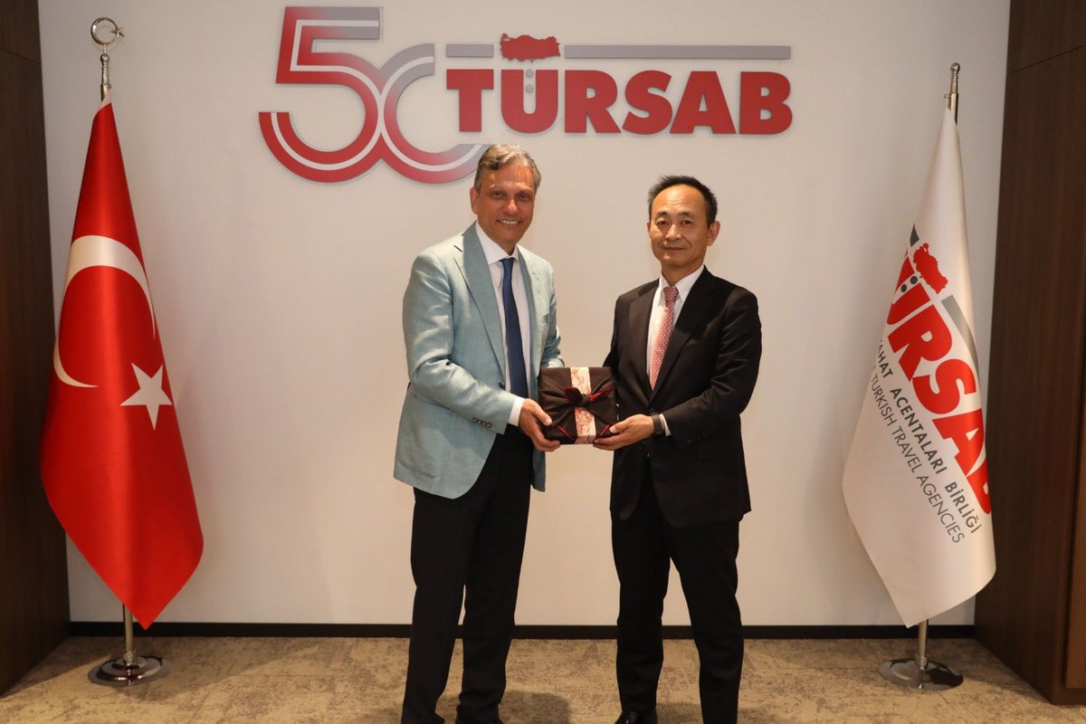 tursaborgtr's tweet photo. Japonya İstanbul Başkonsolosu Sayın Ryoji Iwama ve Ekonomi Bölümü Konsolosu Sayın Takumi Toribuchi, 18 Mayıs 2026 tarihinde Yönetim Kurulu Başkanımız Sayın Firuz Bağlıkaya ve Başkan Yardımcımız Sayın Davut Günaydın’a TÜRSAB Genel Merkezimizde ziyarette bulundu. 

Ziyaret kapsamında, ülkemizde Japonya’ya karşı artan ilgi değerlendirilerek iki ülke arasındaki karşılıklı turizm faaliyetlerini artırmak adına iş birliği imkanlarının ele alındığı verimli bir toplantı gerçekleştirildi.

Nazik ziyaretleri için kendilerine teşekkür eder, iki ülke arasındaki iş birliğinin artarak devam etmesini temenni ederiz.