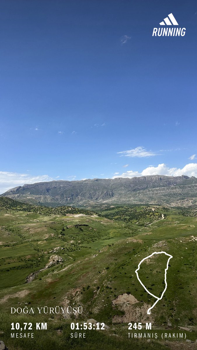 wasp12bb's tweet photo. Dünya ve uğruna yaşanacak şeyler, teşekkürler hayat çok güzelsin 🌻🎴⛰️💜 https://t.co/zlRFFbU8w8