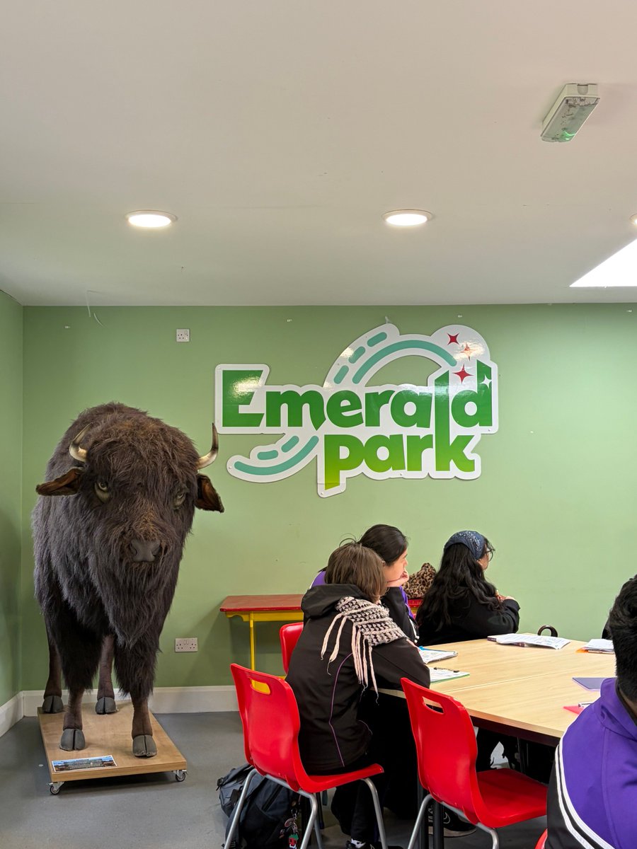 lecheiless's tweet photo. Last week, our 5th Year Biology students braved the rain to investigate a grassland ecosystem 🌱 Thank you to @emeraldparkirl for facilitating an engaging and educational workshop. #WeAreAllTeachersAllLearnersAlways https://t.co/yywM0aavcm