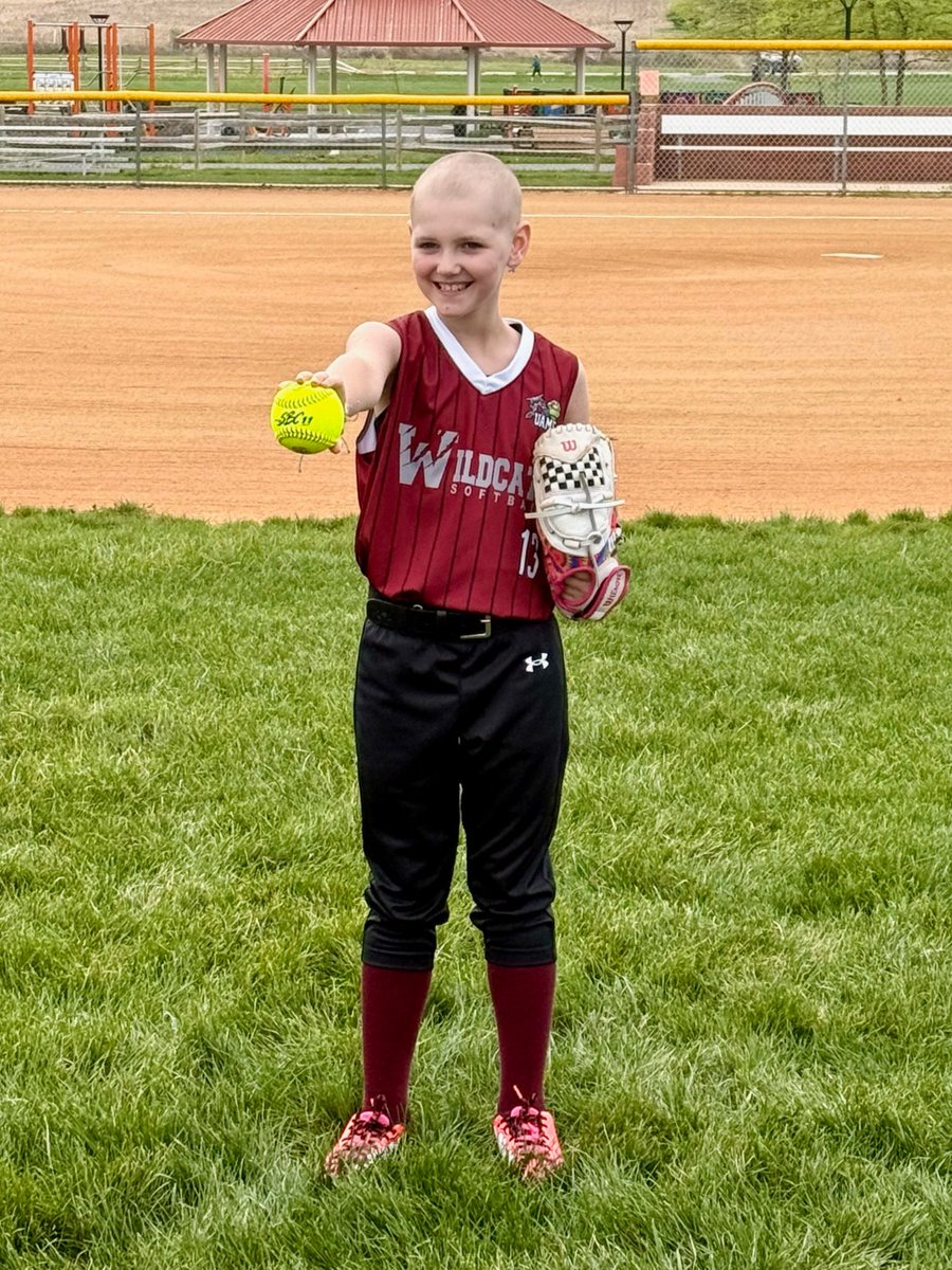 fourdiamonds's tweet photo. Lennon set a goal to get back on the softball field, and she did it! 🥎

She didn’t let cancer stop her from doing what she loves. 💙

#ConqueringChildhoodCancer #ForTheKids https://t.co/oFpsxcenra