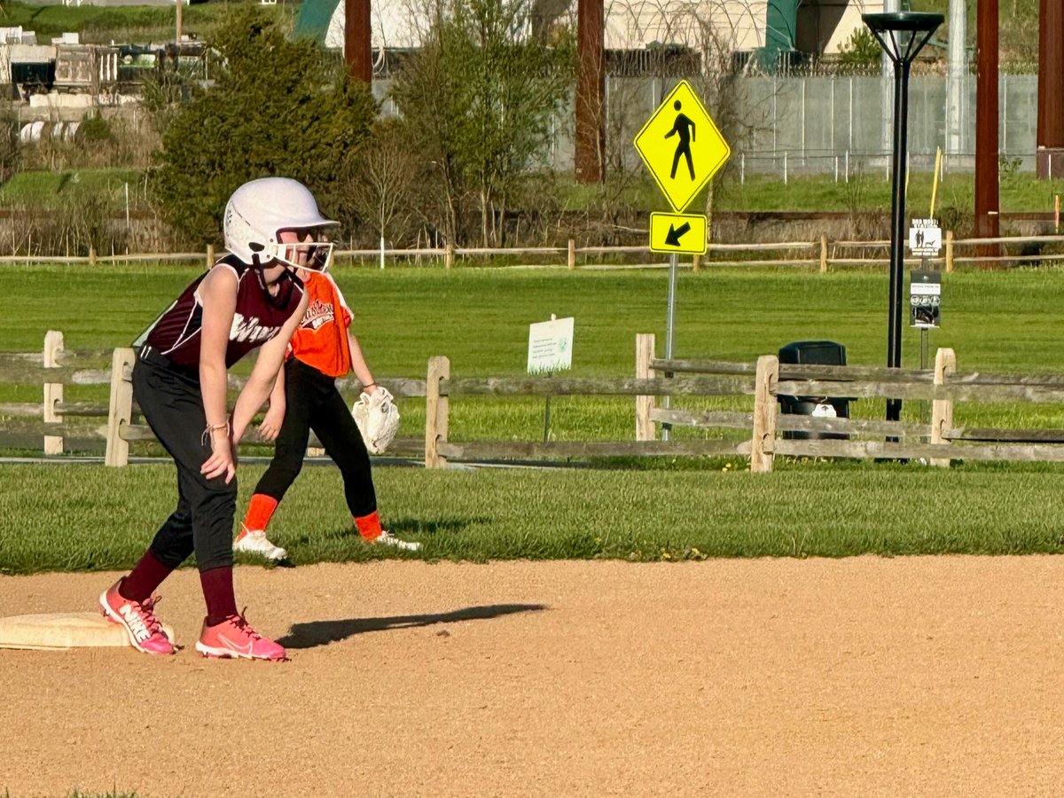 fourdiamonds's tweet photo. Lennon set a goal to get back on the softball field, and she did it! 🥎

She didn’t let cancer stop her from doing what she loves. 💙

#ConqueringChildhoodCancer #ForTheKids https://t.co/oFpsxcenra