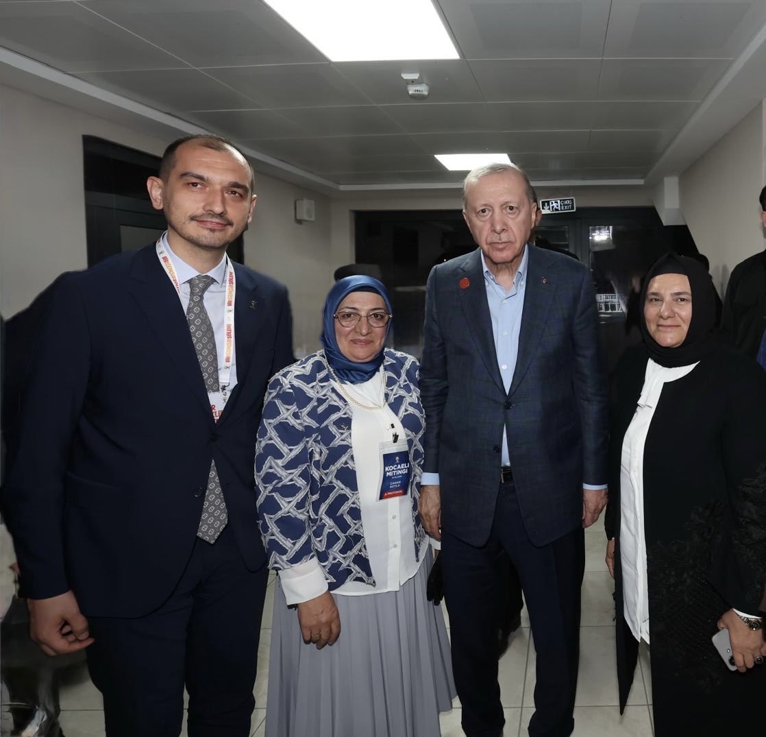 avaliguney's tweet photo. Kocaeli teşkilatlarımızın emeği ve hemşehrilerimizin güçlü desteğiyle Cumhurbaşkanımızı şehrimizde ağırlamanın mutluluğunu yaşadık.

Durmak yok, yola devam 🇹🇷 https://t.co/lh2h5gLXYo