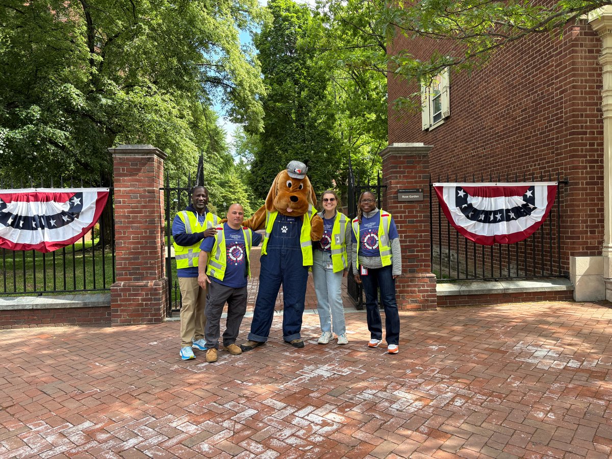 SEPTASafety's tweet photo. Last Friday, our System Safety Division was honored to collaborate with St. Mary's School for their annual walk-a-thon! Our team helped cross students and parents safely as they walked the historic sidewalks of Philadelphia and celebrated America's 250th birthday! #SEPTASafety https://t.co/CqAPLVlqyD