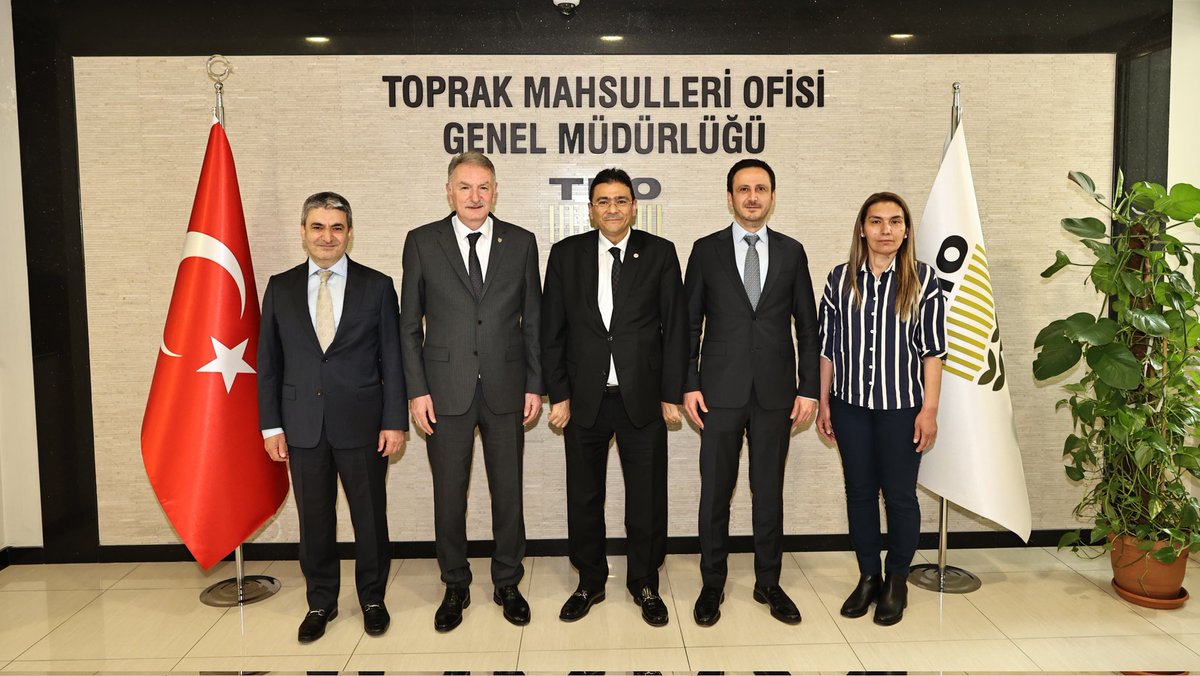 Ahmet_Guldal's tweet photo. 🍝 Türkiye Makarna Sanayicileri Derneği (TMSD) Başkanı Sayın M. Aykut Göymen ve beraberindeki heyet, Kurumumuzu ziyaret etti.

🌾 Yaklaşan hasat sezonuna yönelik öngörülerimizi paylaştığımız görüşmede; sektörün genel durumu ile yurt içi ve yurt dışı piyasalardaki güncel gelişmelere dair verimli değerlendirmelerde bulunduk. 

Nazik ziyaretleri ve değerli paylaşımları için kendilerine teşekkür ederim.