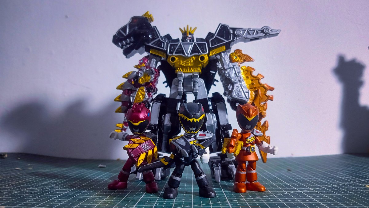 GashaGattai's tweet photo. Concept for ultimate gattai
King Brachion is glorified here because Zyuranger is the first Sentai Dinosaur.
#ミニプラ
#minipla
#blokees
#supersentai
#zyudensentaikyoryuger
#kyoryuger
#キョウリュウジャー
#candytoys https://t.co/LcBuWLiqq1