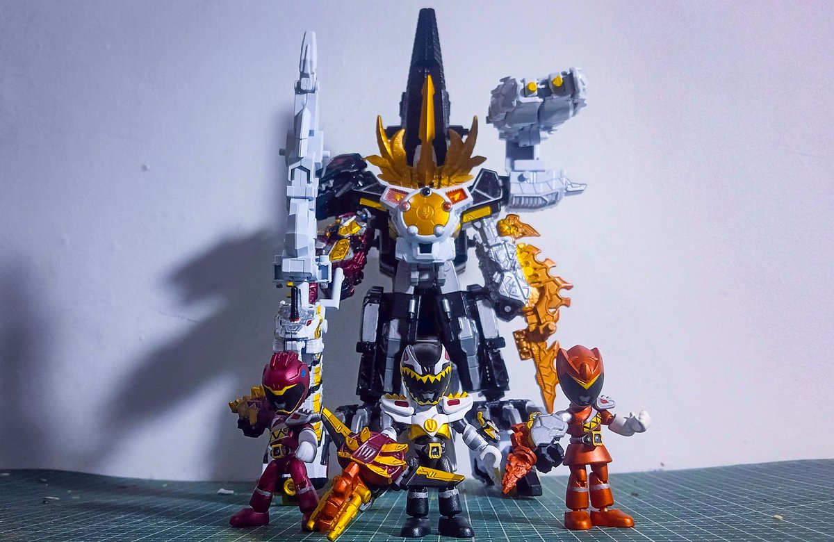 GashaGattai's tweet photo. Concept for ultimate gattai
King Brachion is glorified here because Zyuranger is the first Sentai Dinosaur.
#ミニプラ
#minipla
#blokees
#supersentai
#zyudensentaikyoryuger
#kyoryuger
#キョウリュウジャー
#candytoys https://t.co/LcBuWLiqq1