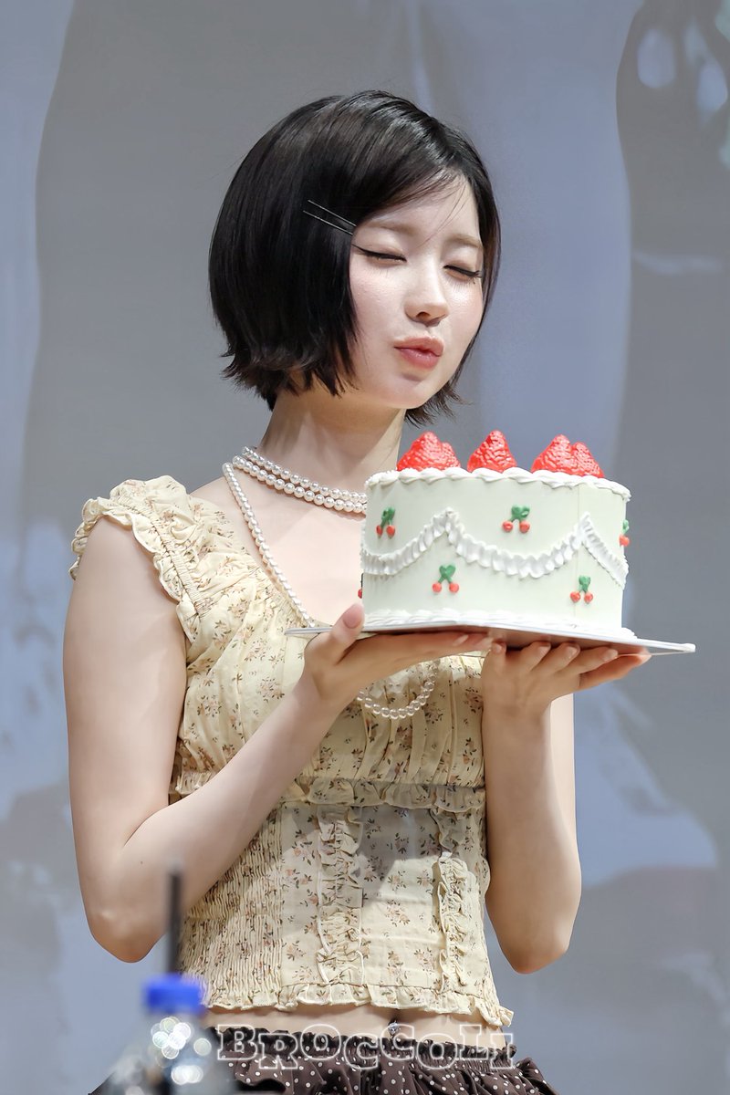 broccoli_ae's tweet photo. 260517 
🍒
#ASA #ENAMIASA #아사 #榎並杏紗 #베이비몬스터  #BABYMONSTER https://t.co/UsRWZrAASW