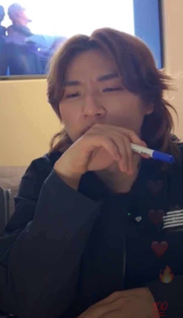 stargirlroro_'s tweet photo. stumbled across this random youtuber doing a reaction vid to quintessence i think he's fine does anybody know his name👀 https://t.co/sk6MCOLbTF