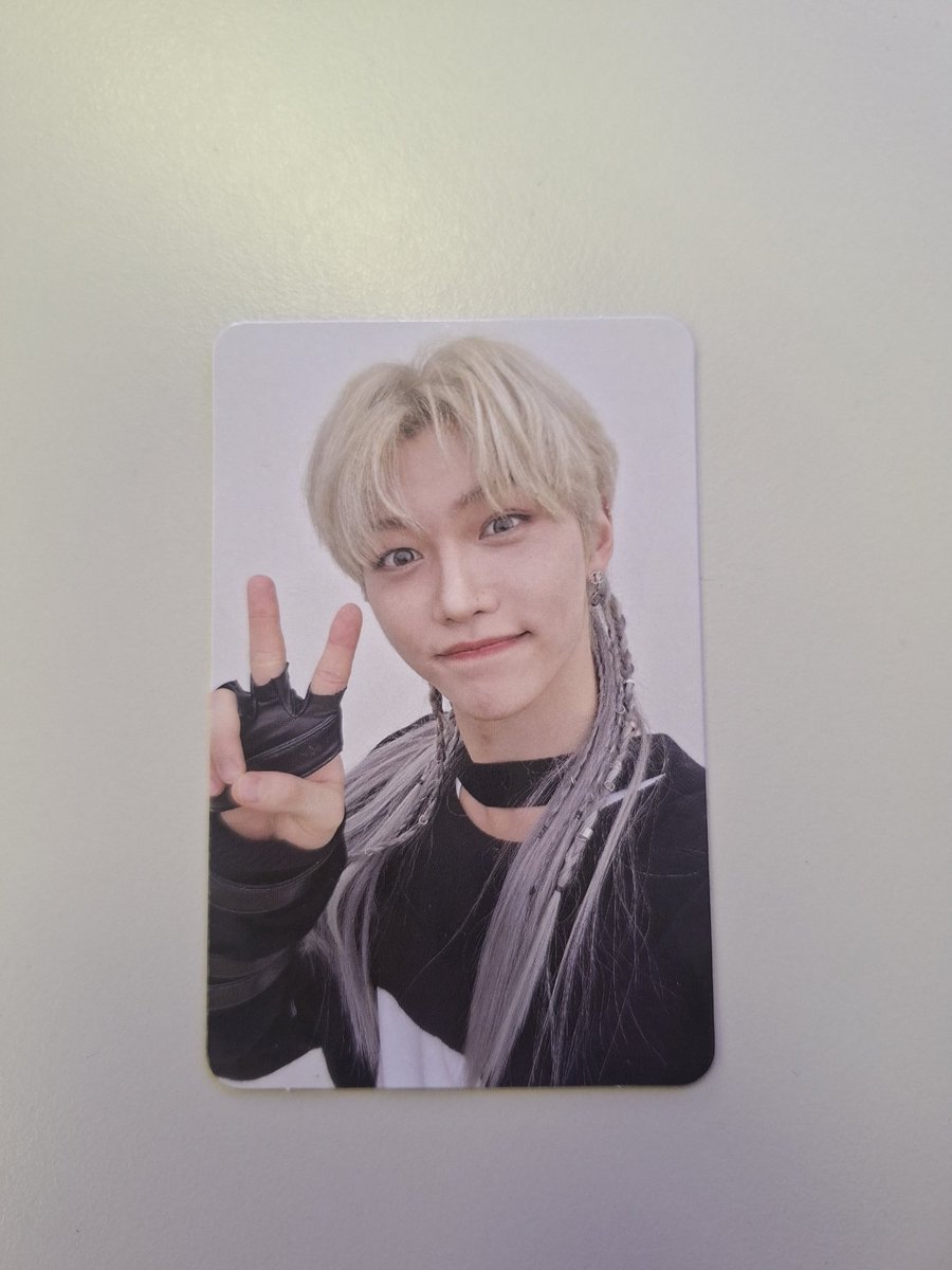 yeonlixluv's tweet photo. feedback positivo pra @beeminhox que me vendeu esse felix. chegou muito bem embalado e cheio de brindes lindos, além de ser muito simpática! https://t.co/Dg6OHwasBX