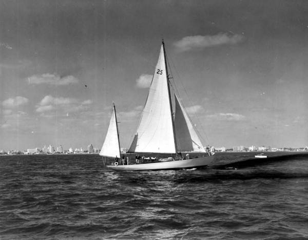 StateLibraryFL's tweet photo. For #TourismThursday, let’s get ready to race in the Miami to Nassau Cup. Started in 1934, this prestigious race begins in South Florida and ends at Nassau harbor. Previous participants included the late Ted Turner. Here are photos from our collection of past races. @FLMemory https://t.co/p17U4ktuwX