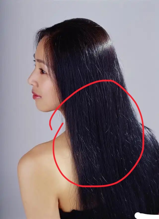 faliwubian002's tweet photo. 发乃血之余，又为血气之表。头发细润血气足，男看骨气女看血气，血气足而生贵子也。智慧看皮毛，皮肤明润，头发细润者多智多慧。图一二三头发都比较细润，图四头发粗硬，头发粗硬少智慧，性格也急躁，缺乏阴柔之美，难嫁贵夫也。#面相学 #易学改变人生 开班授徒 https://t.co/xTo1hpj2qN