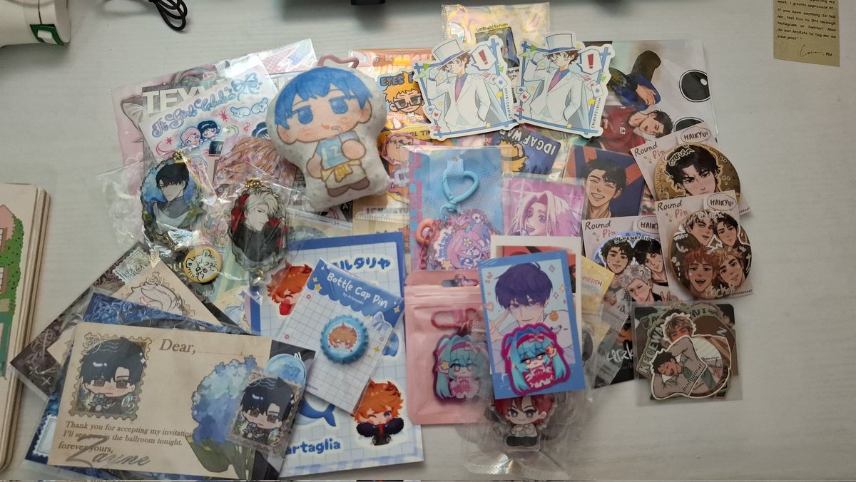 yuuamji's tweet photo. I finally be able to unpack all merchess i bought from @cailankrispy @shrinpuwu @cttnuxuu @zhuetsu @nikerzkart @m_iothle @ariyayoon and @/miilkicookies at IG. Now i realize i bought too much lololol https://t.co/LZm0kBODAZ