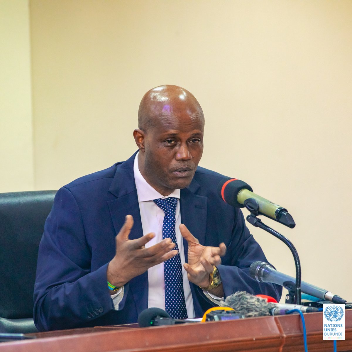 UN_Burundi's tweet photo. L’Équipe pays des Nations Unies au Burundi a rencontré S.E.@Edbiziman   @MAEBurundi et @LMfumukeko, Conseiller spécial à la Présidence du Burundi, pour discuter du renforcement de la collaboration et du soutien au leadership du Burundi durant sa présidence de l'Union africaine. https://t.co/95t4wyjwC1