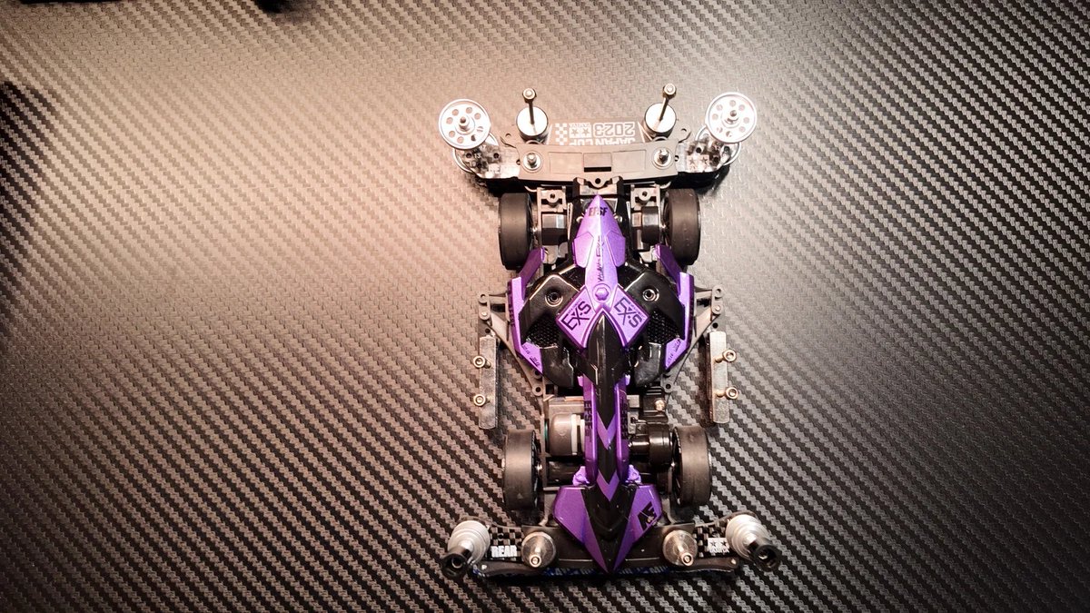 08110818dm's tweet photo. The purple four-wheel drive car is so cool https://t.co/iwM9txRih3