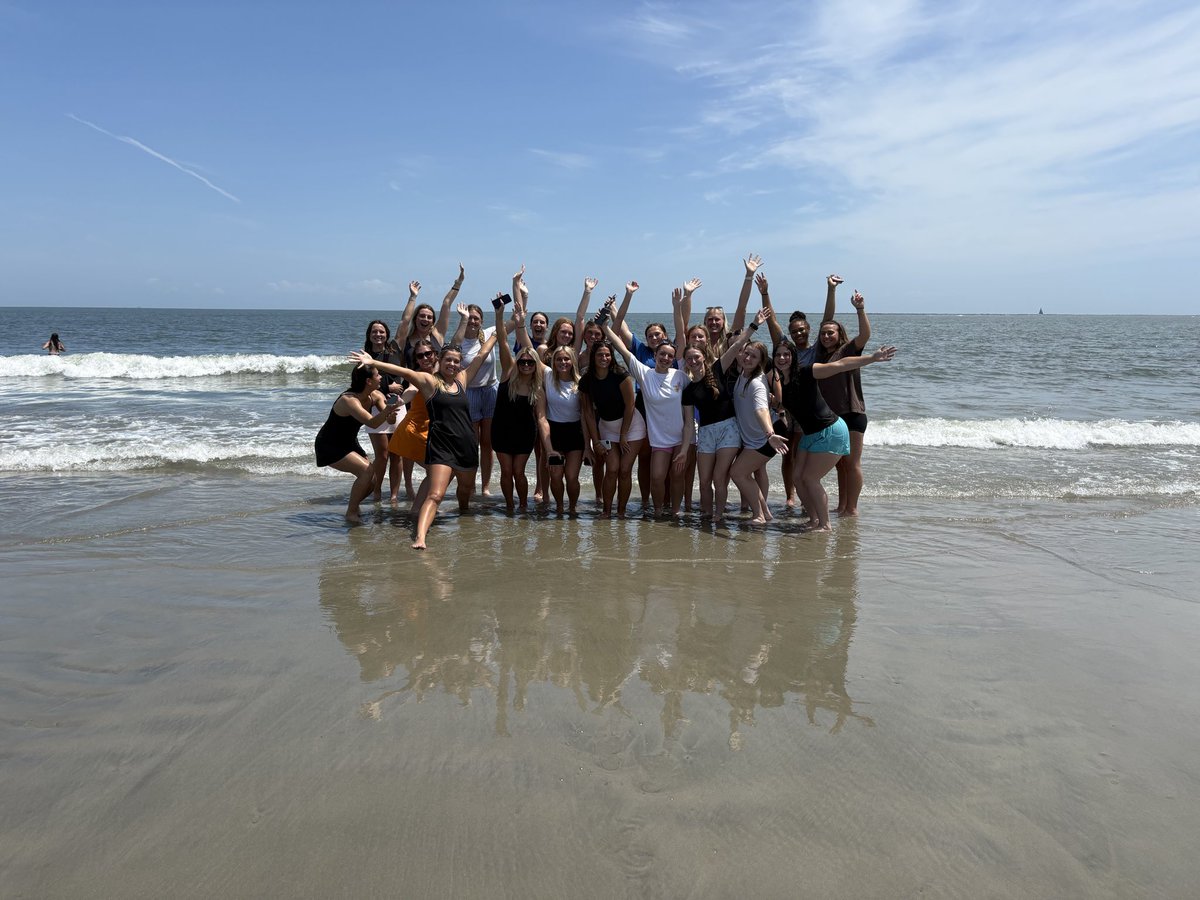 DMACCsoftball's tweet photo. Building memories on and off the field.💙 https://t.co/Q38vfgFsqe
