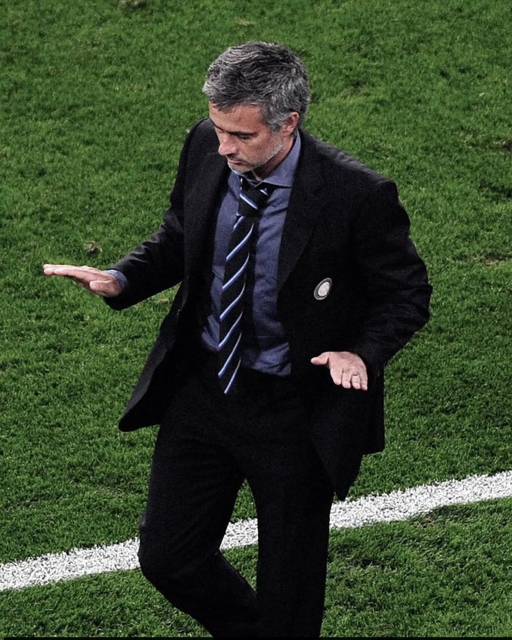 autisticGOAT10's tweet photo. Mourinho to madrid is such an all or nothing situation
it could either fix everything or ruin it even more

either this already messed up dressing room gets fixed or even more ego clashes happen cuz Mourinho aint taking shit from any playr no matter how big they think they are. https://t.co/Zizv4pha5e