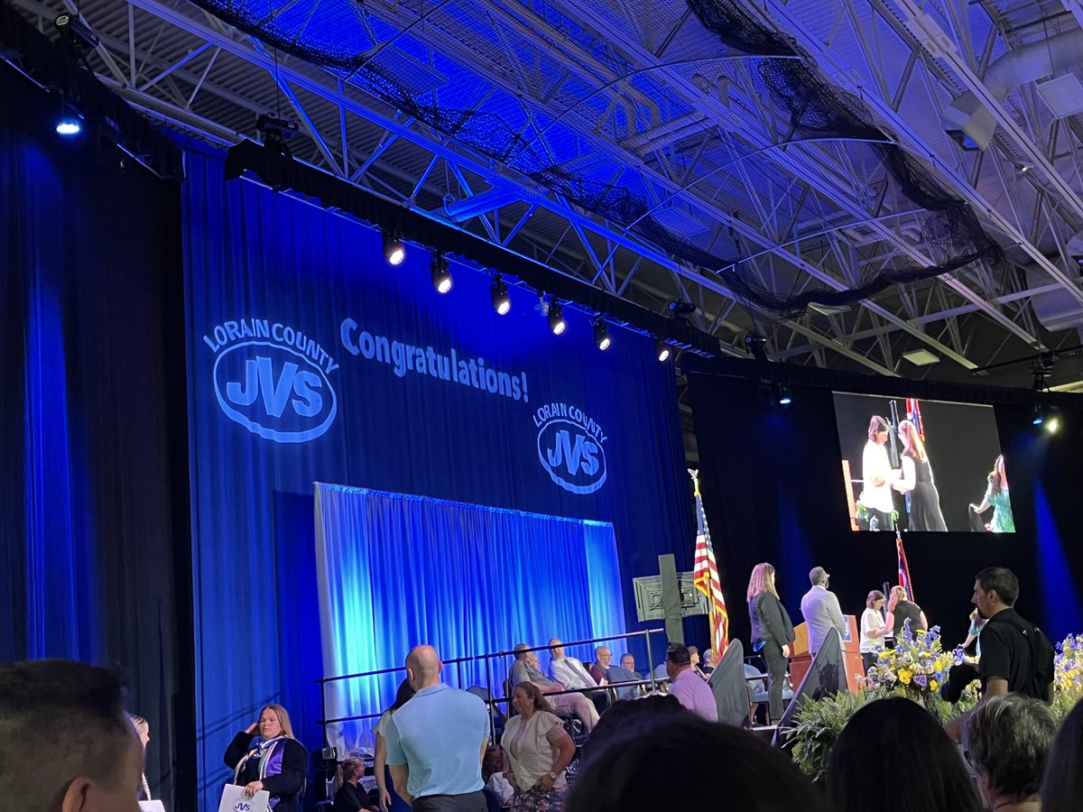 FLSDSuper's tweet photo. Congratulations to all of our JVS Seniors! https://t.co/EJXdINTXXy