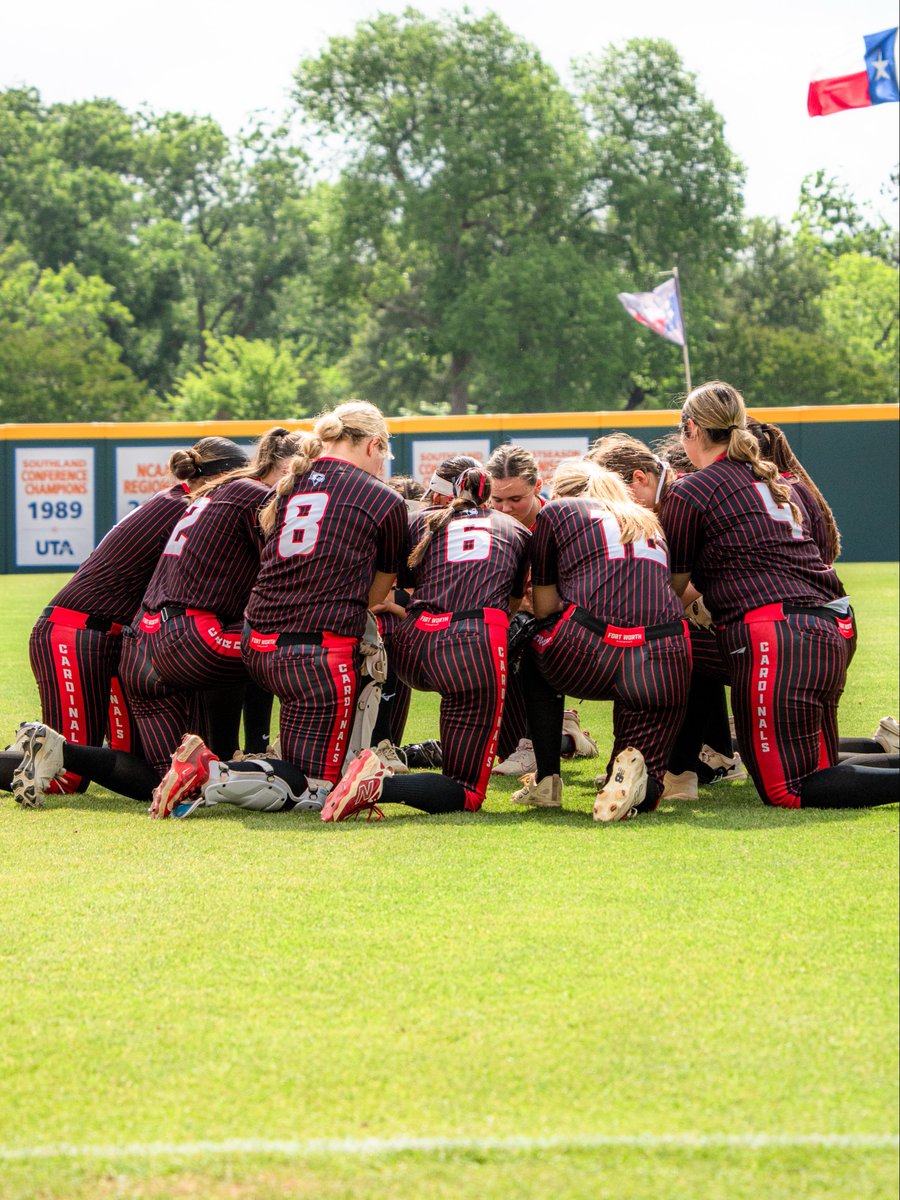 FWCathletics's tweet photo. Ready to rock 🎸

#GoCards (@FWC_softball) https://t.co/RoNbRBj6Rh