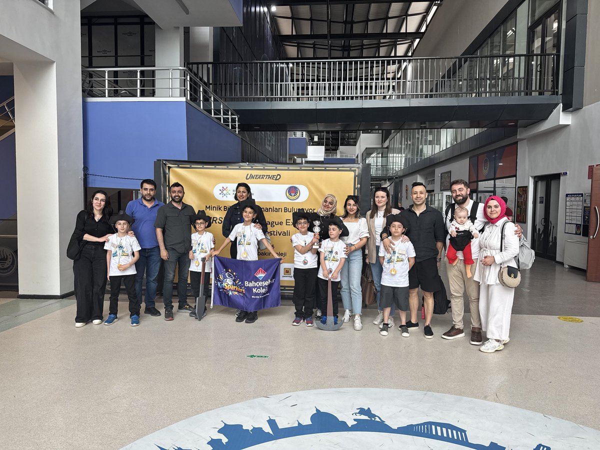bhcshrMardin's tweet photo. 16 Mayıs’ta Diyarbakır’da düzenlenen FLL Explore Festivalinde, Mardin’den katılan tek takım olarak yerimizi aldık. 🚀

Kidsparkers takımımız, geliştirdiği yaratıcı projeyle “Yenilikçi Kaşifler Ödülü”nün sahibi oldu. 🏆

#FLLExplore #FIRSTLEGOLeague #BahcesehirKoleji https://t.co/NNJ0h4vO4z