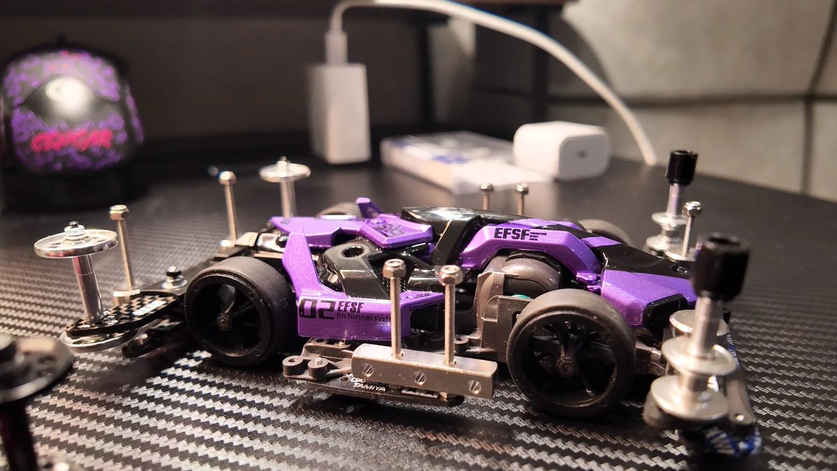 08110818dm's tweet photo. The purple four-wheel drive car is so cool https://t.co/iwM9txRih3