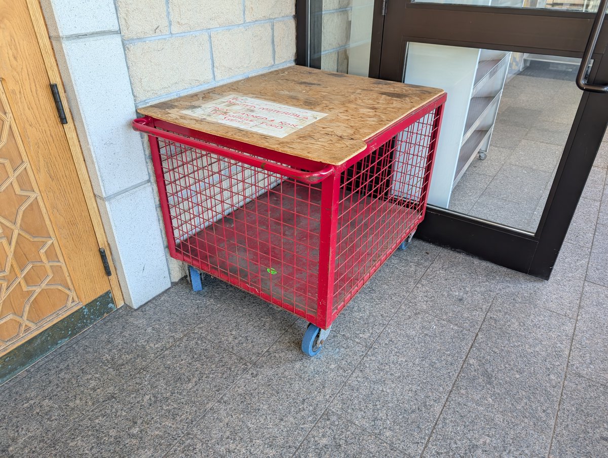 ISCmasjidbilal's tweet photo. The Blessed 10 Days of Dhul Hijjah R Here! 
Let’s come 2gether 2 support families in need by filling r food bank crate with non-perishable food items.
Goal: 100 kg in 10 days
Just 10 kg a day, Insha’Allah
No contribution is 2 small. Every item given is an act of charity &amp; mercy. https://t.co/DPlRxUiHyC