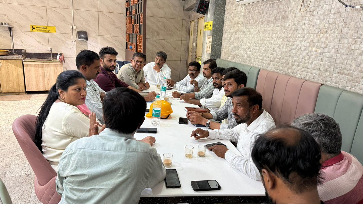 KJGeorgeOffice's tweet photo. #SarvagnanagarConstituency:
Under the leadership of Hon’ble Energy Minister & Sarvagnanagar MLA Shri. @thekjgeorge Ji, officials from the MLA Office conducted a joint inspection with HDC, BWSSB, GBA, and the Residents’ Welfare Association of #HBRLayout for an extensive on-ground inspection around the ORR service road.
The visit focused on fast-tracking key civic improvement works, including large-scale desilting, construction of a new drainage system, and clearing encroached areas to create smoother water flow and better public infrastructure. The initiative reflects a strong commitment towards building a cleaner, safer, and more commuter-friendly neighborhood for the people of HBR Layout.
#WeWorkForYou #GreaterSarvagnaNagar #KJGeorge360 @INCKarnataka @INCSarvagna @KJG_Supporters @TeamKJGeorge
