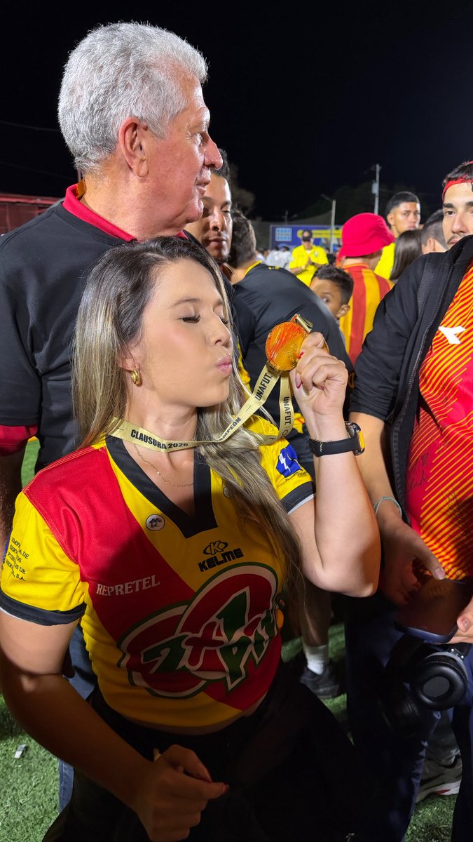 Mariville25's tweet photo. ❤️🏆💛 https://t.co/W8iwOG0gY9
