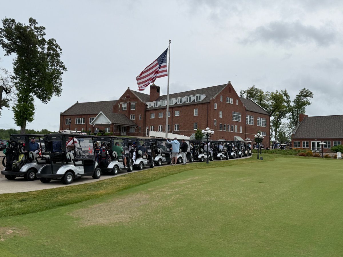 GcsaIowa's tweet photo. Big thank you to all the teams and sponsors who came to support the @wee1foundation at Cedar Rapids CC today! Such a great cause to get behind, your support makes a big difference!! https://t.co/V5BnwxQSkv