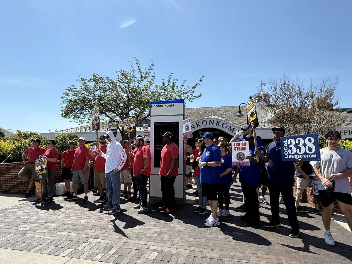 Local338's tweet photo. We're proud to stand with our 3,500 union siblings who are out on strike at the LIRR! The people who keep Long Island and New York City moving deserve a fair contract. We'll be with them until they get the wages and benefits they deserve, and trains start rolling again. https://t.co/5preRyepHf