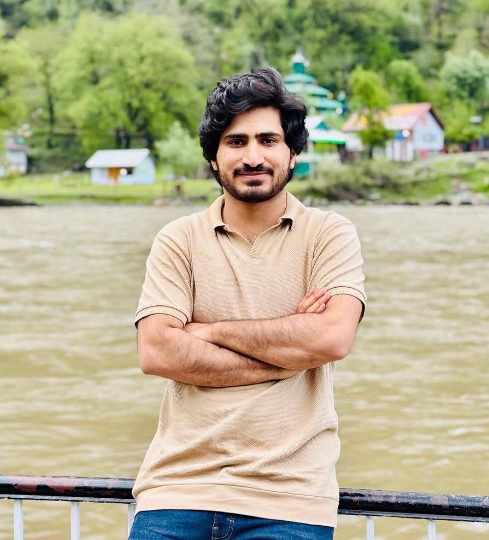 sangeenbaluch's tweet photo. Do not let Kambeer remain in captivity in silence as days and months have passed. Today marks 9 months, yet the whereabouts of Saeed ObaidUllha are still unknown. Kambeer was abducted on 16 May. A student must be released so he can return to his studies.  #ReleaseKambeerBaloch https://t.co/cWVeIl37UD