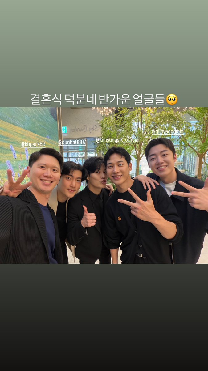 hoshiwoueru's tweet photo. 화니카 결혼식 갔구나 https://t.co/L4DC9xbT0z